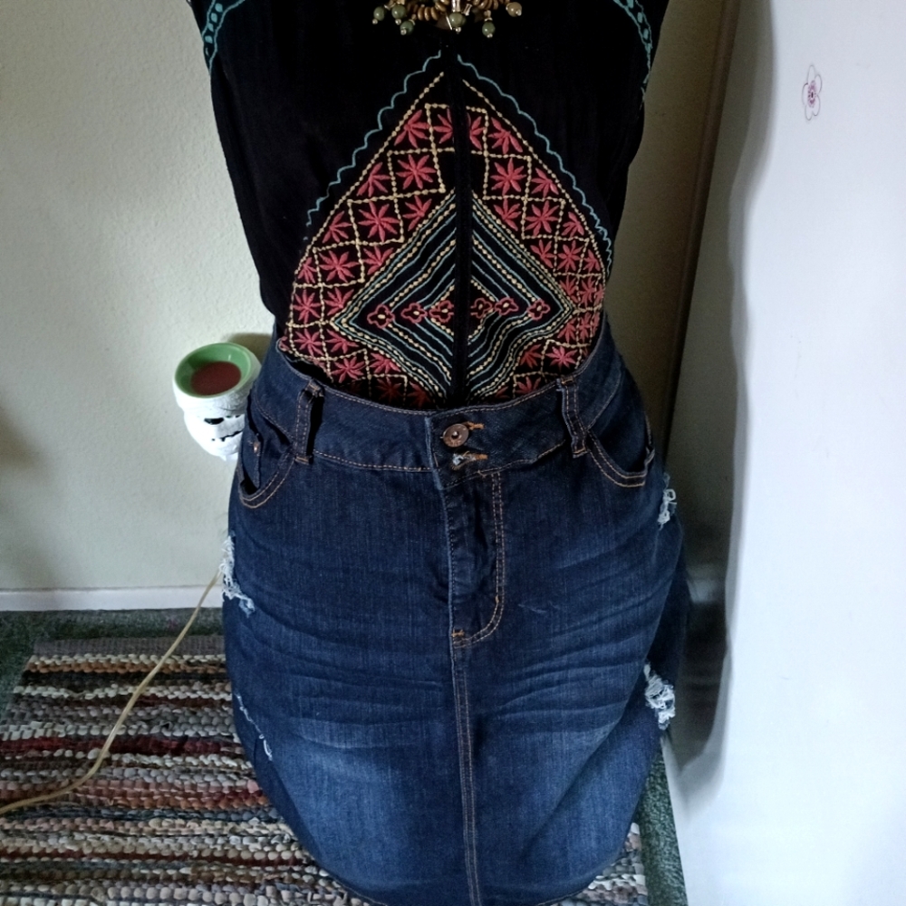 Plus size 2xl (16) faded and distressed denim pencil skirt.